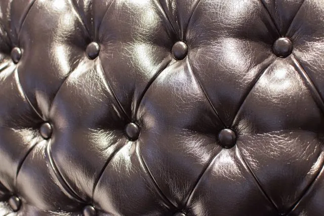 Skórzane kanapy narożne – klasyczny design i komfort użytkowania